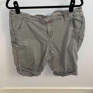 DKNY Jeans Cargo Shorts Size 14 Color Green